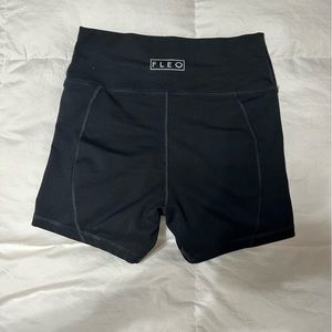 Fleo shorts, 4” high rise contour, black, medium